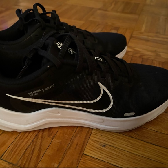 Nike Women’s Size 11 Sneakers - Picture 2 of 4